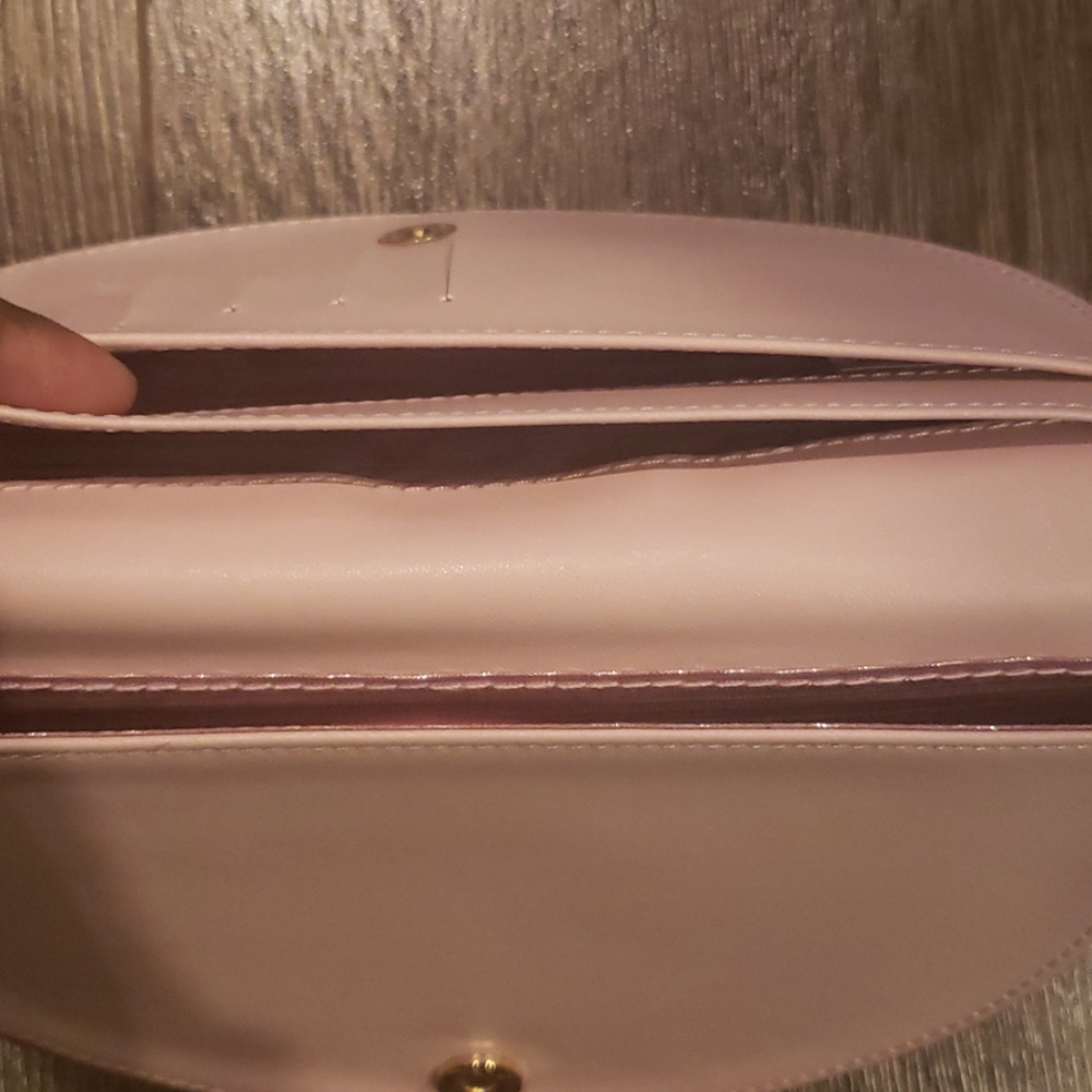 Beautiful RED Bandõ Wristlet Clutch - Picture 5 of 10